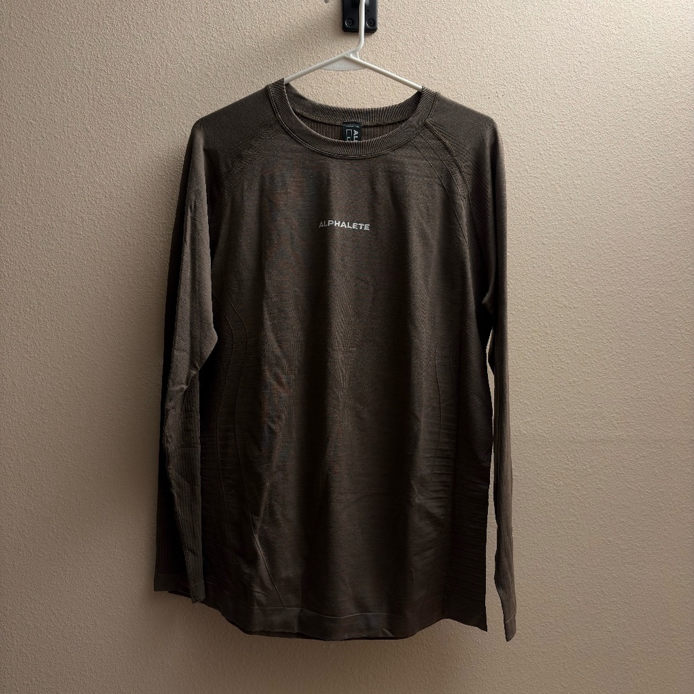 Alphalete Long Sleeve Performance Shirt